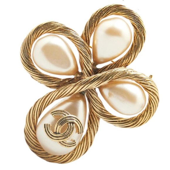 CHANEL CC Logos Pearl Twist Cross Brooch Gold Tone Pin 94A Auth w/Box #9357 - Picture 1 of 5